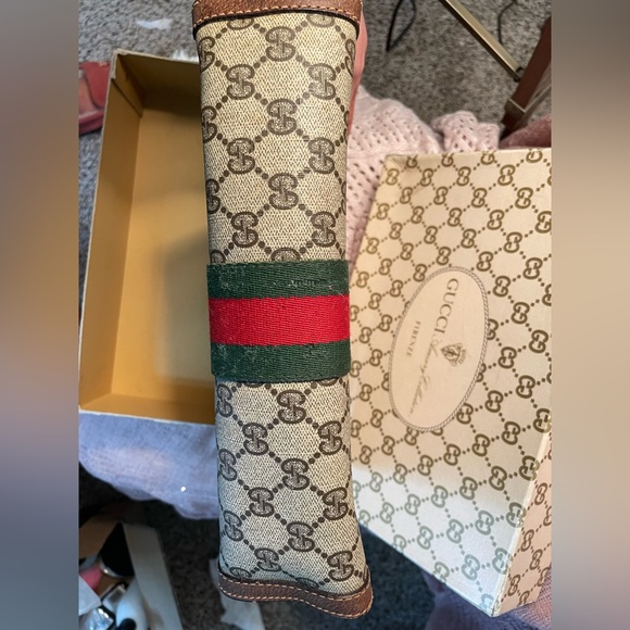 Gucci Sherry GG Supreme Canvas Clutch Velcro Closure with original box!! - Picture 7 of 16